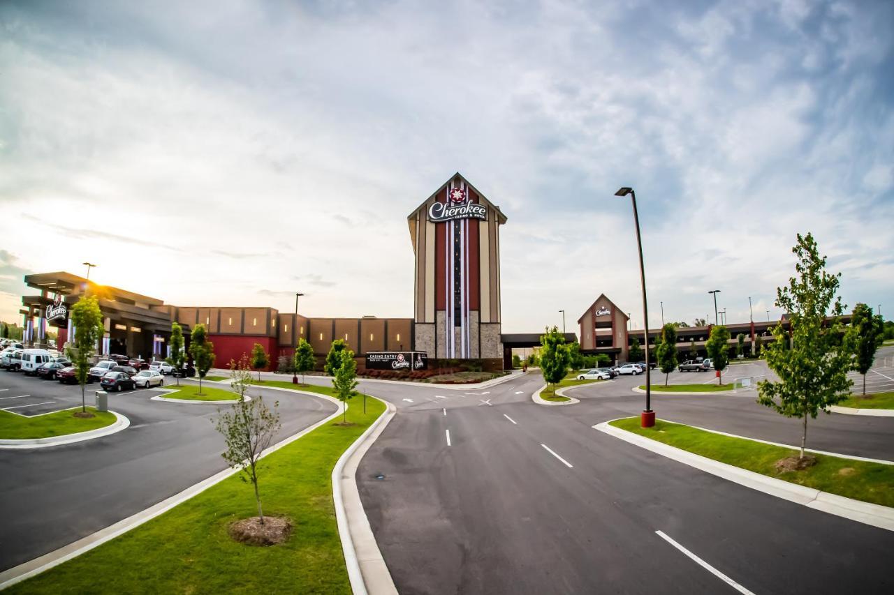 Cherokee Casino Hotel Roland Exterior foto
