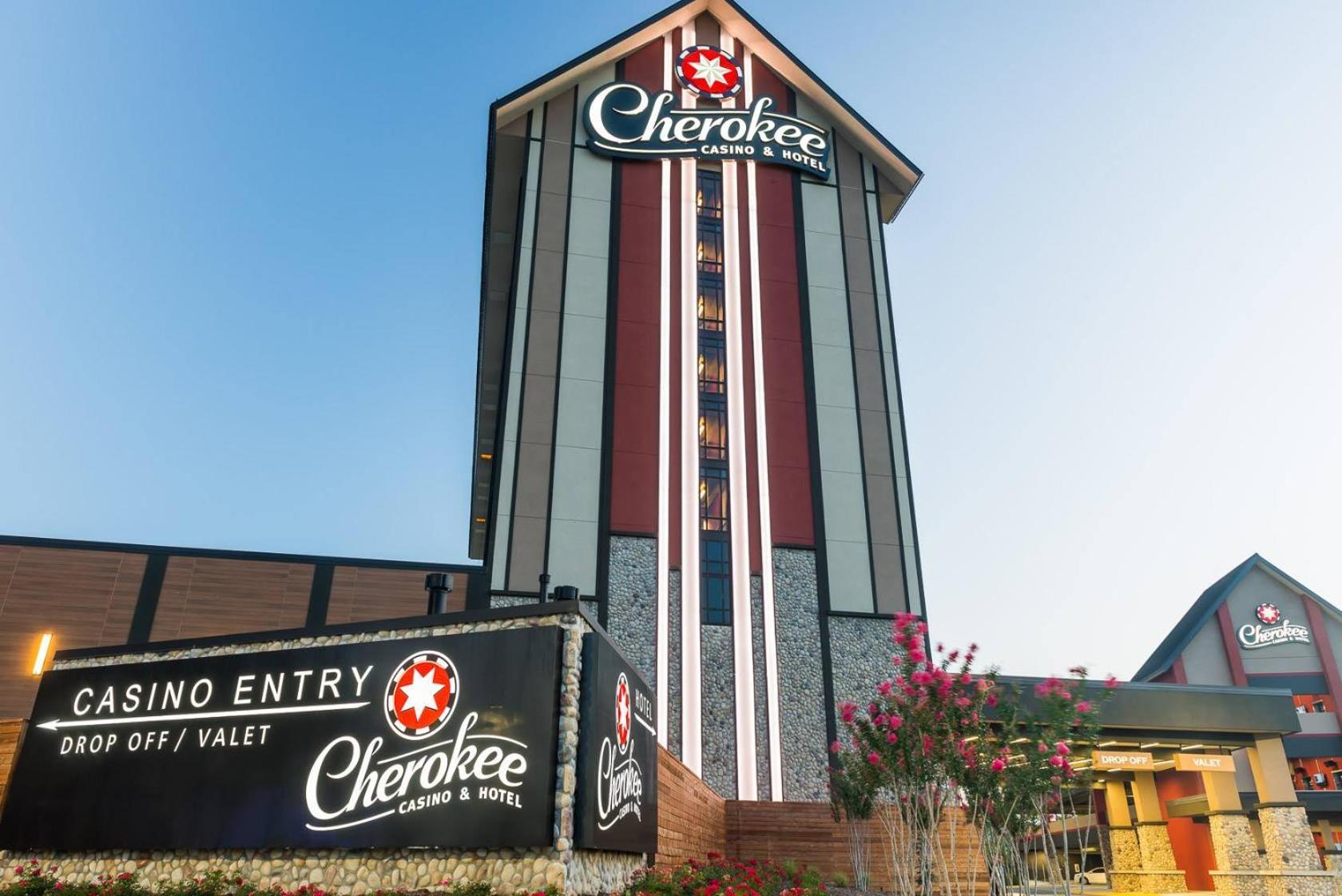 Cherokee Casino Hotel Roland Exterior foto